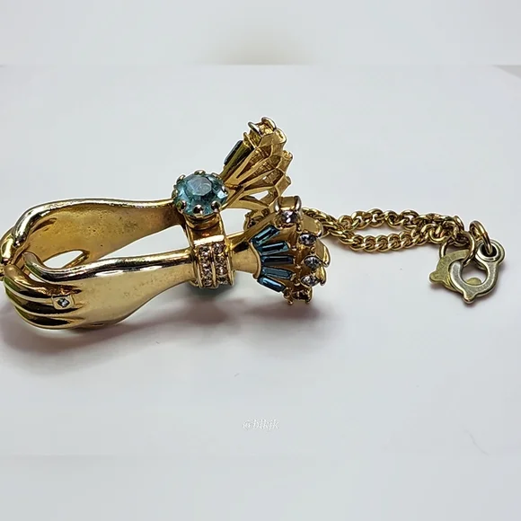 Vintage 1950 Bylle Co Clasped Hands Glove Holder Clip *Gold/Blue* EUC - Picture 13 of 17